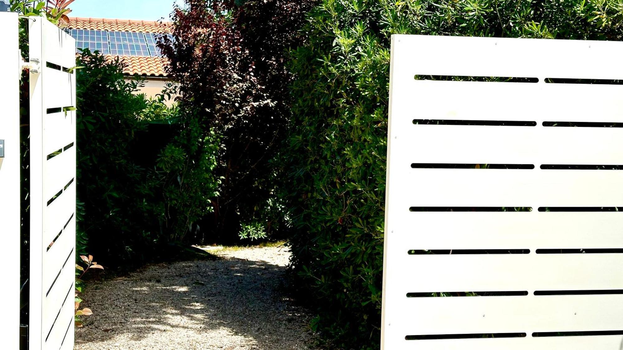 N084 - Numana, Villa Quadrilocale Con Meraviglioso Giardino Bagian luar foto